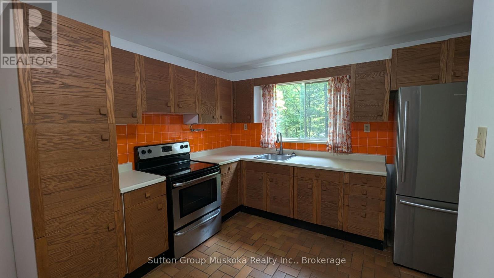 213 WOODLAND DRIVE - 9