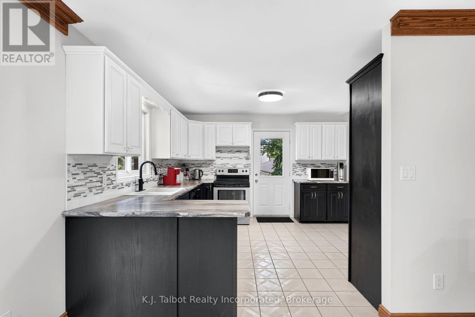 4 JOHN AVENUE - 12