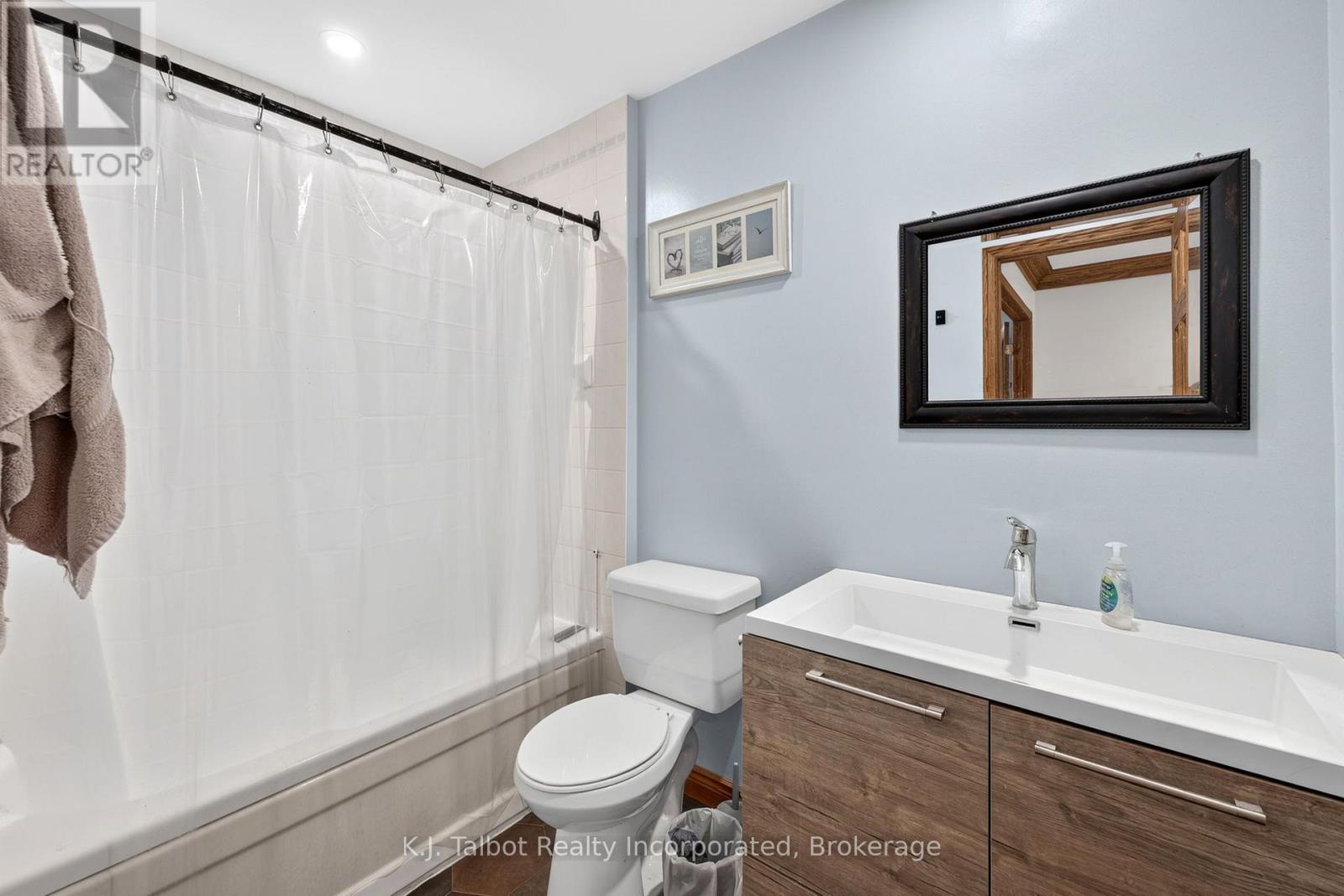 4 JOHN AVENUE - 19