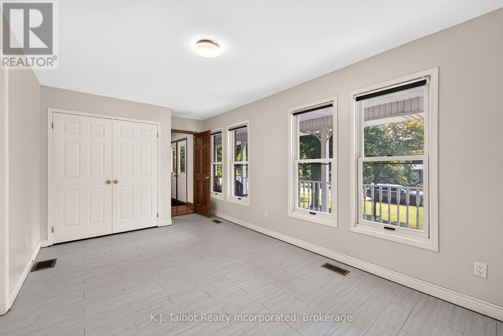 4 JOHN AVENUE - 26