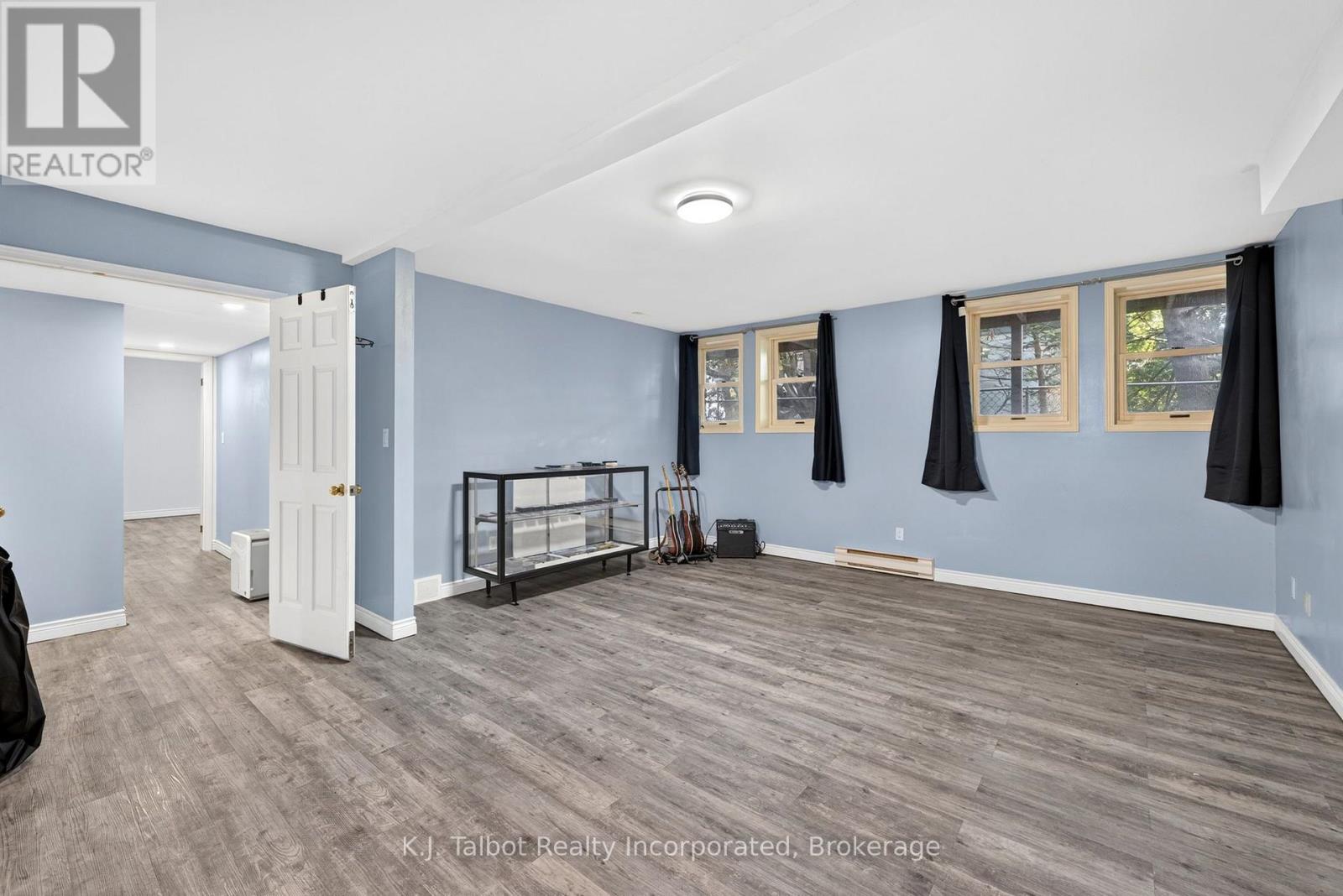 4 JOHN AVENUE - 31