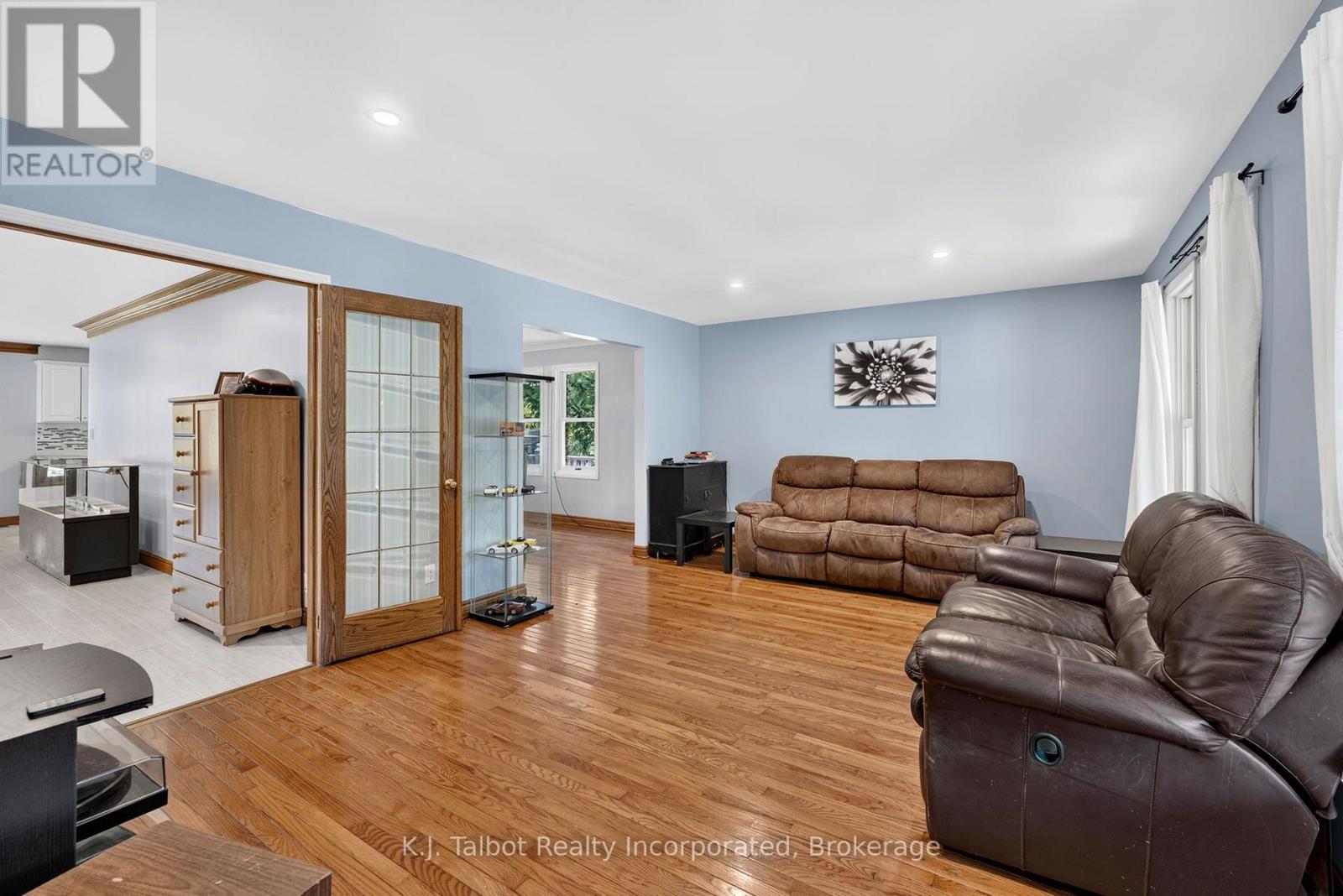 4 JOHN AVENUE - 9