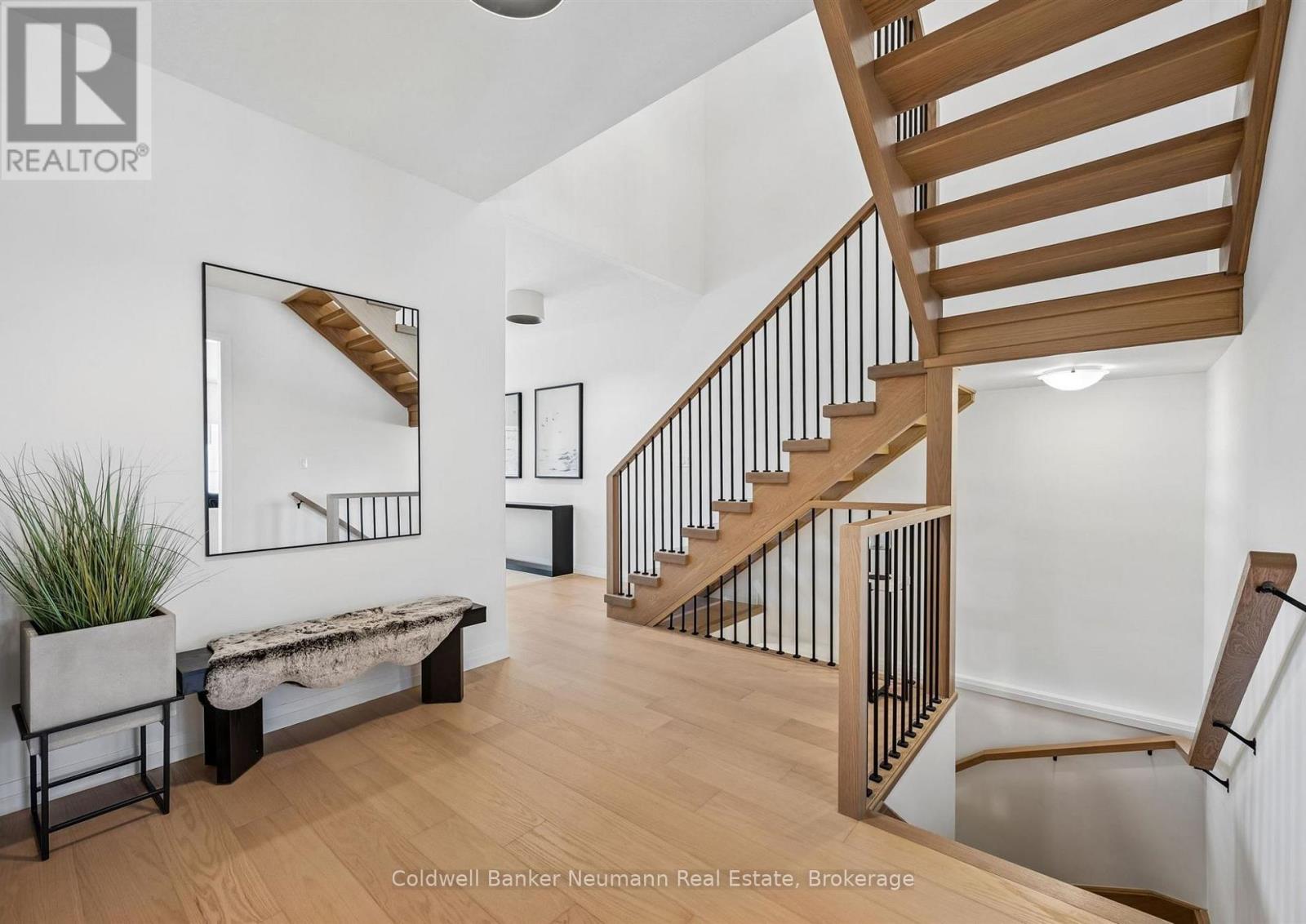 636 ANTON CRESCENT — photo 3
