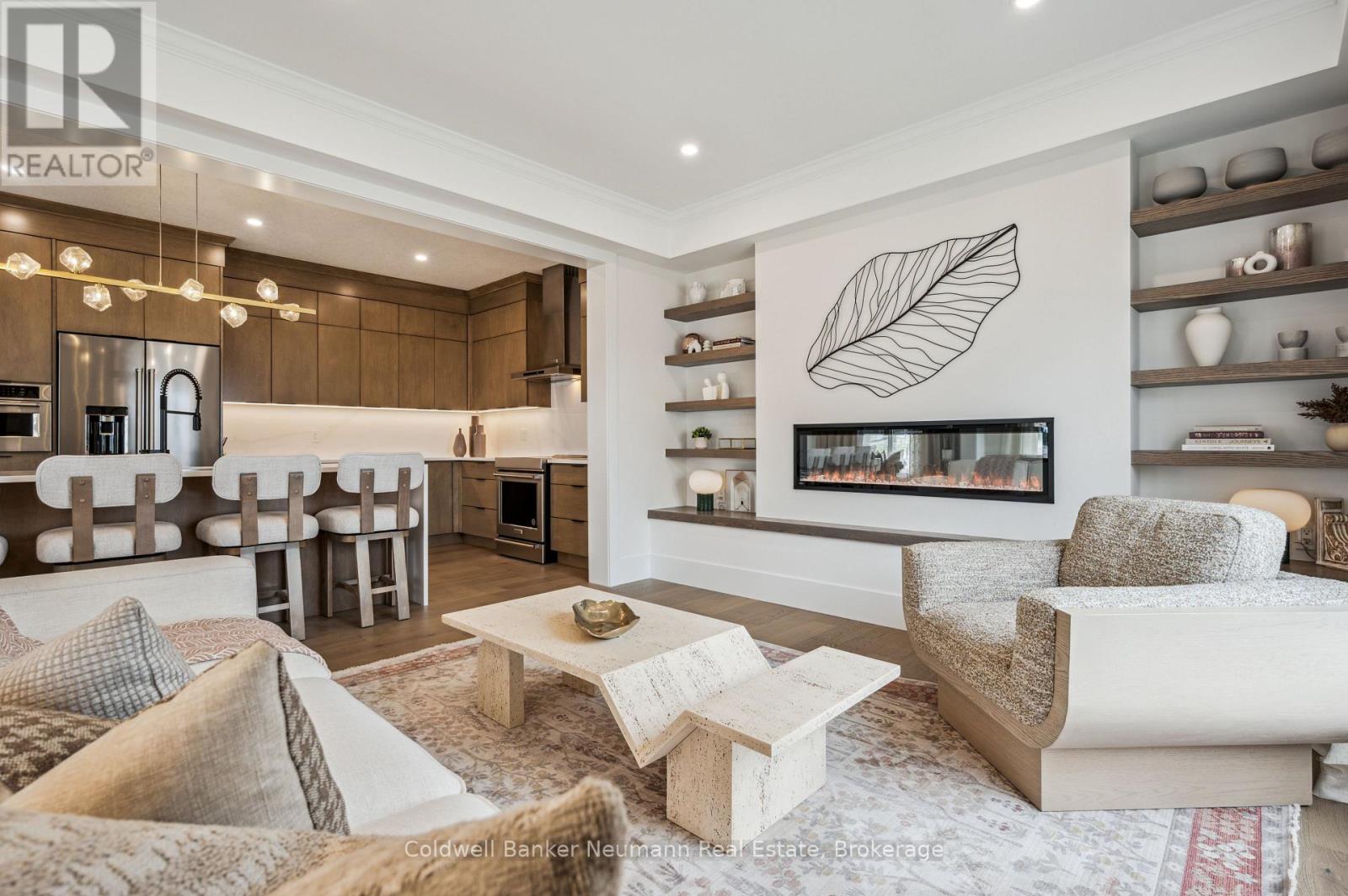 645 ANTON CRESCENT — photo 3