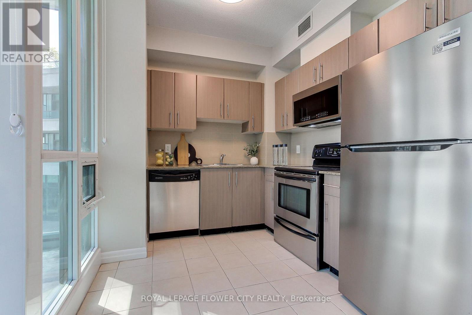 #302 12 YONGE STREET - 14