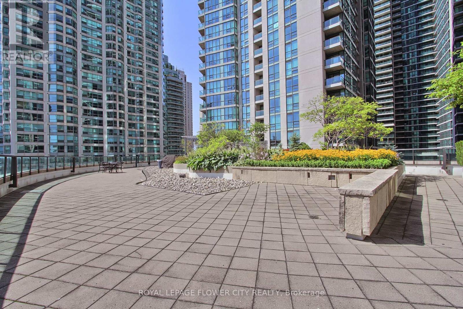 #302 12 YONGE STREET - 47
