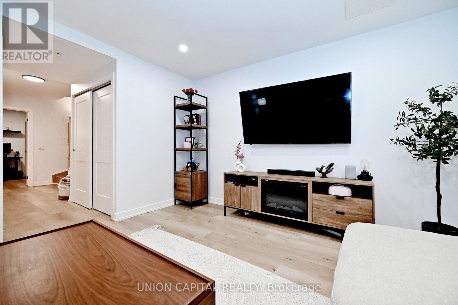 #39 57 FINCH AVENUE W - 28