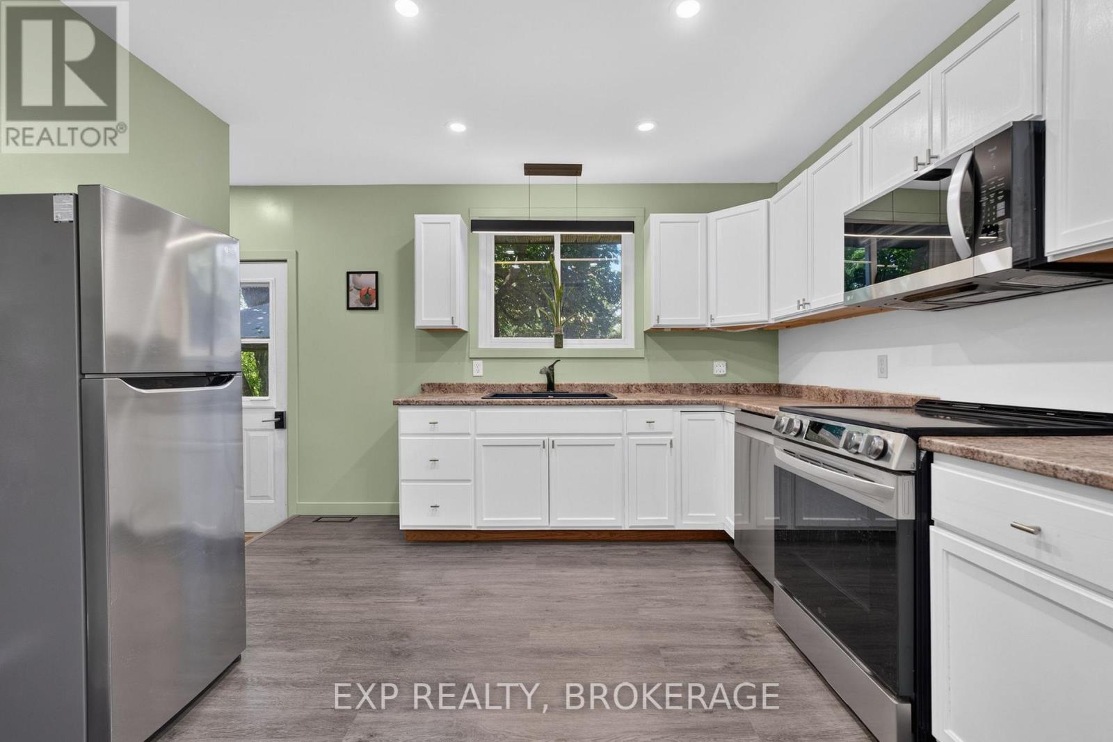 659 SUSSEX BOULEVARD - 10
