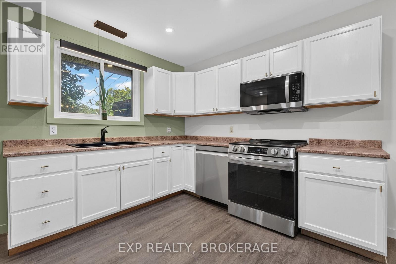659 SUSSEX BOULEVARD - 11