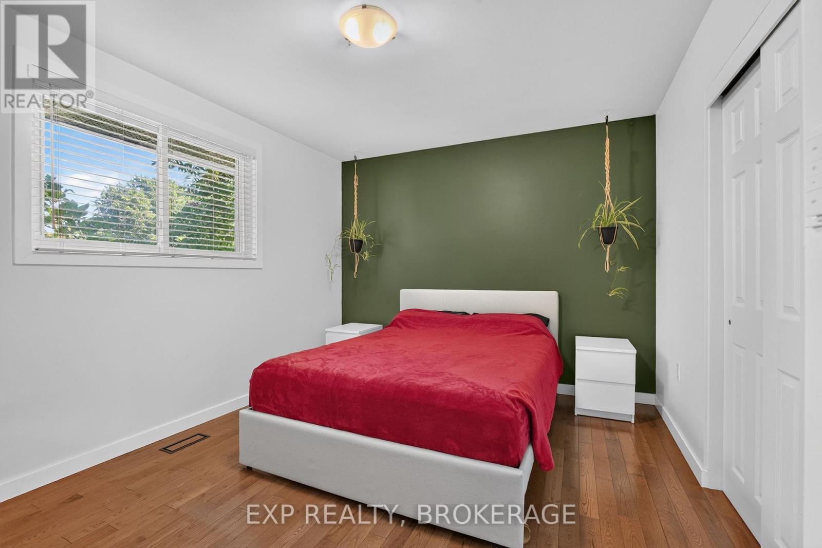 659 SUSSEX BOULEVARD - 13