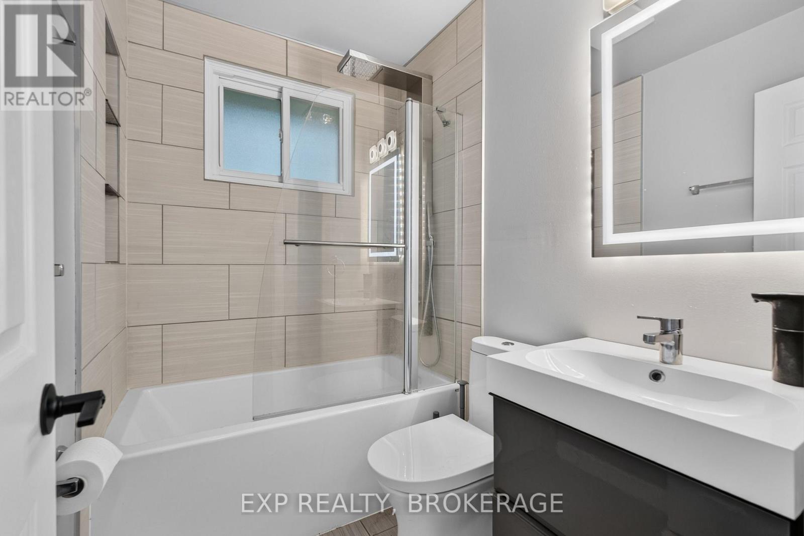 659 SUSSEX BOULEVARD - 16