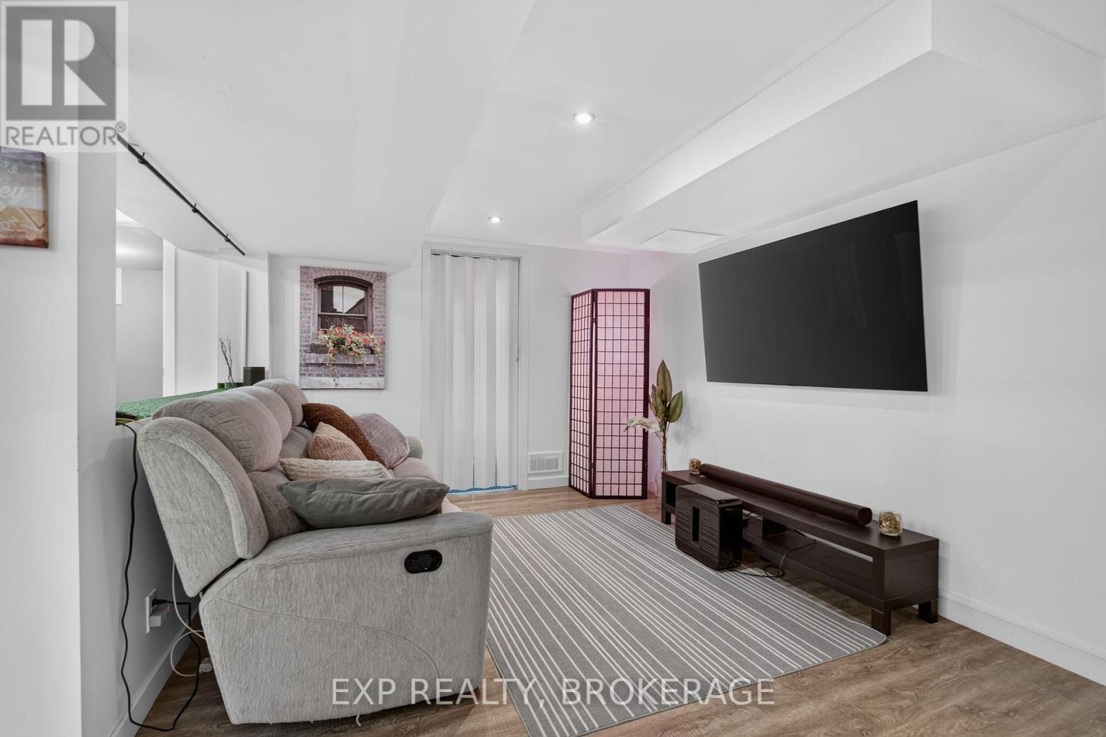 659 SUSSEX BOULEVARD - Image 19