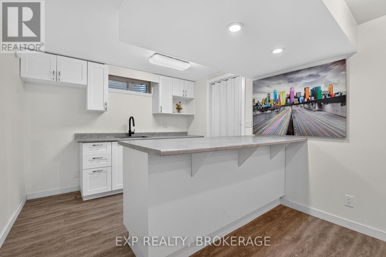 659 SUSSEX BOULEVARD - 22