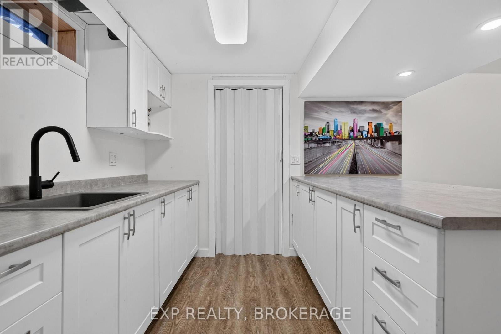 659 SUSSEX BOULEVARD - Image 23