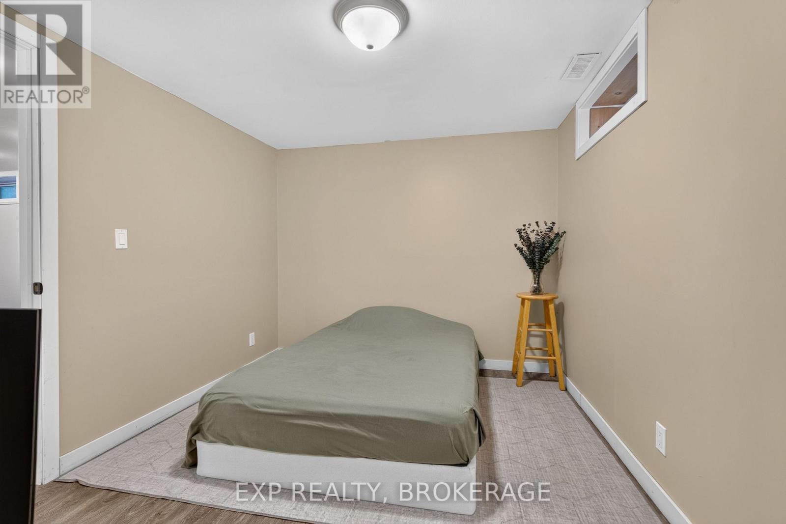 659 SUSSEX BOULEVARD - 24