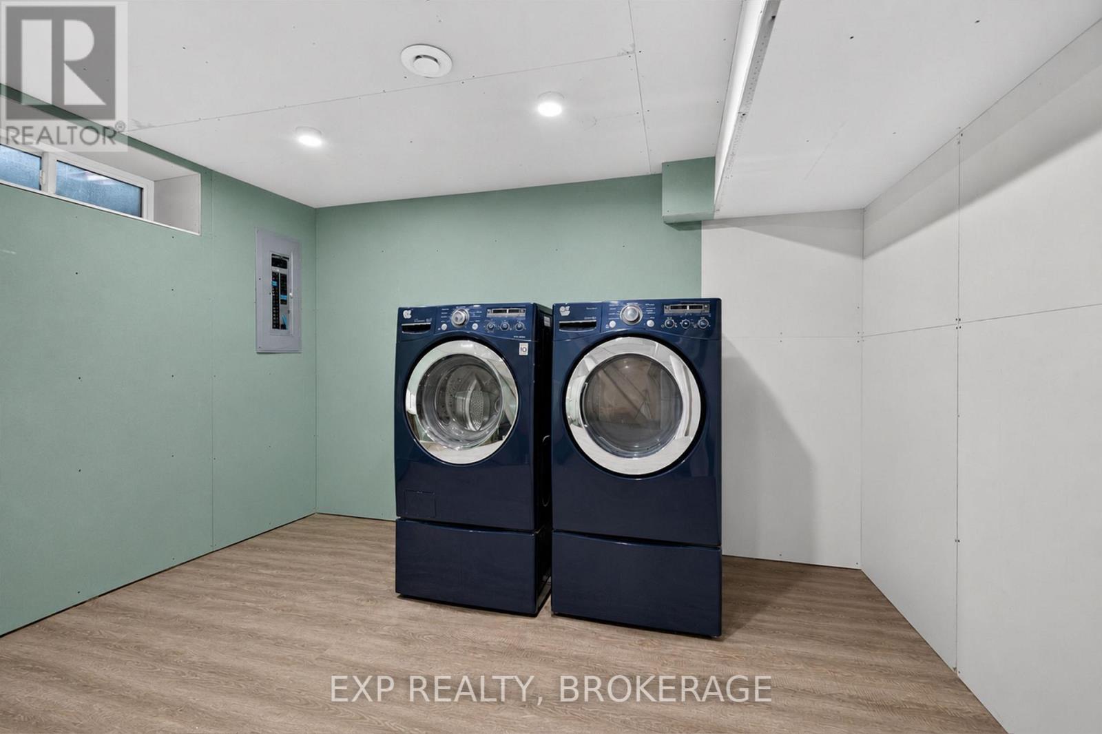 659 SUSSEX BOULEVARD - 25
