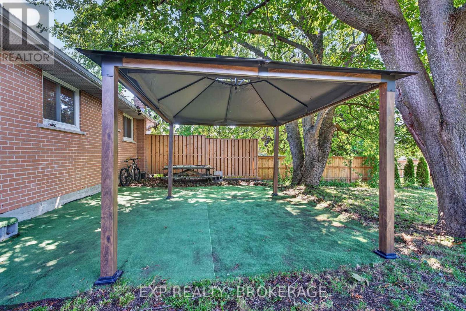 659 SUSSEX BOULEVARD - 26