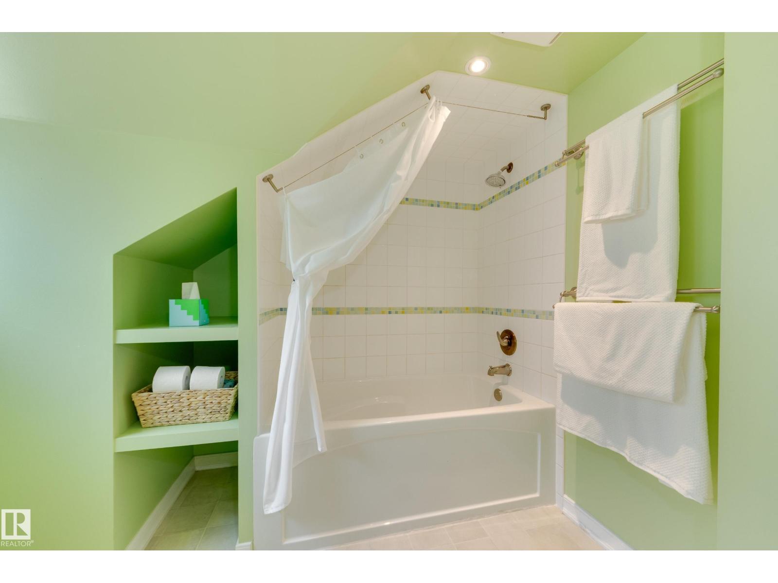 10644 65 AV NW - 26