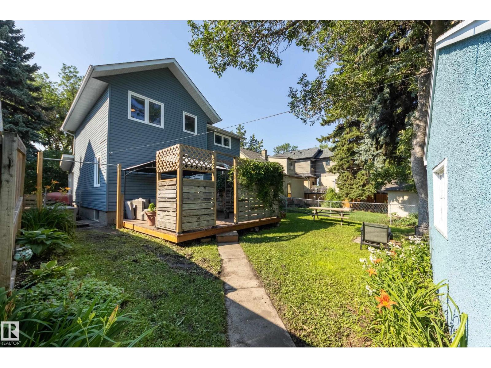 10644 65 AV NW - 38