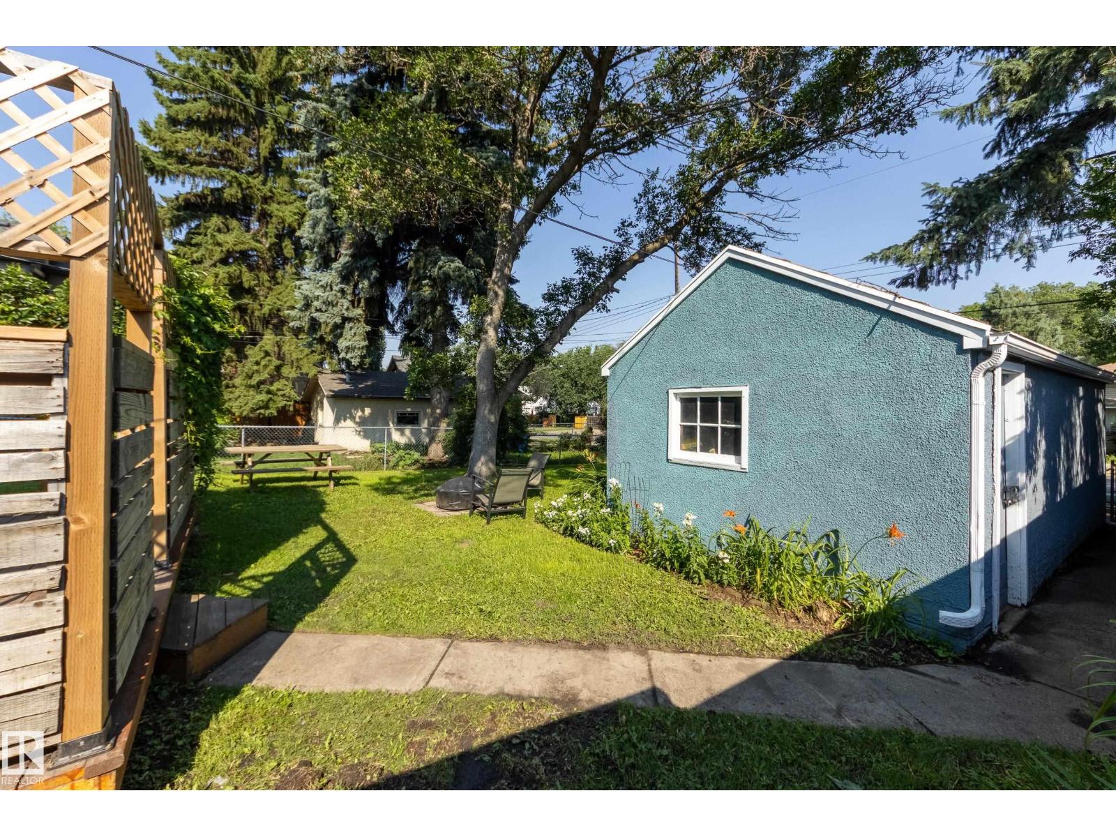 10644 65 AV NW - 39
