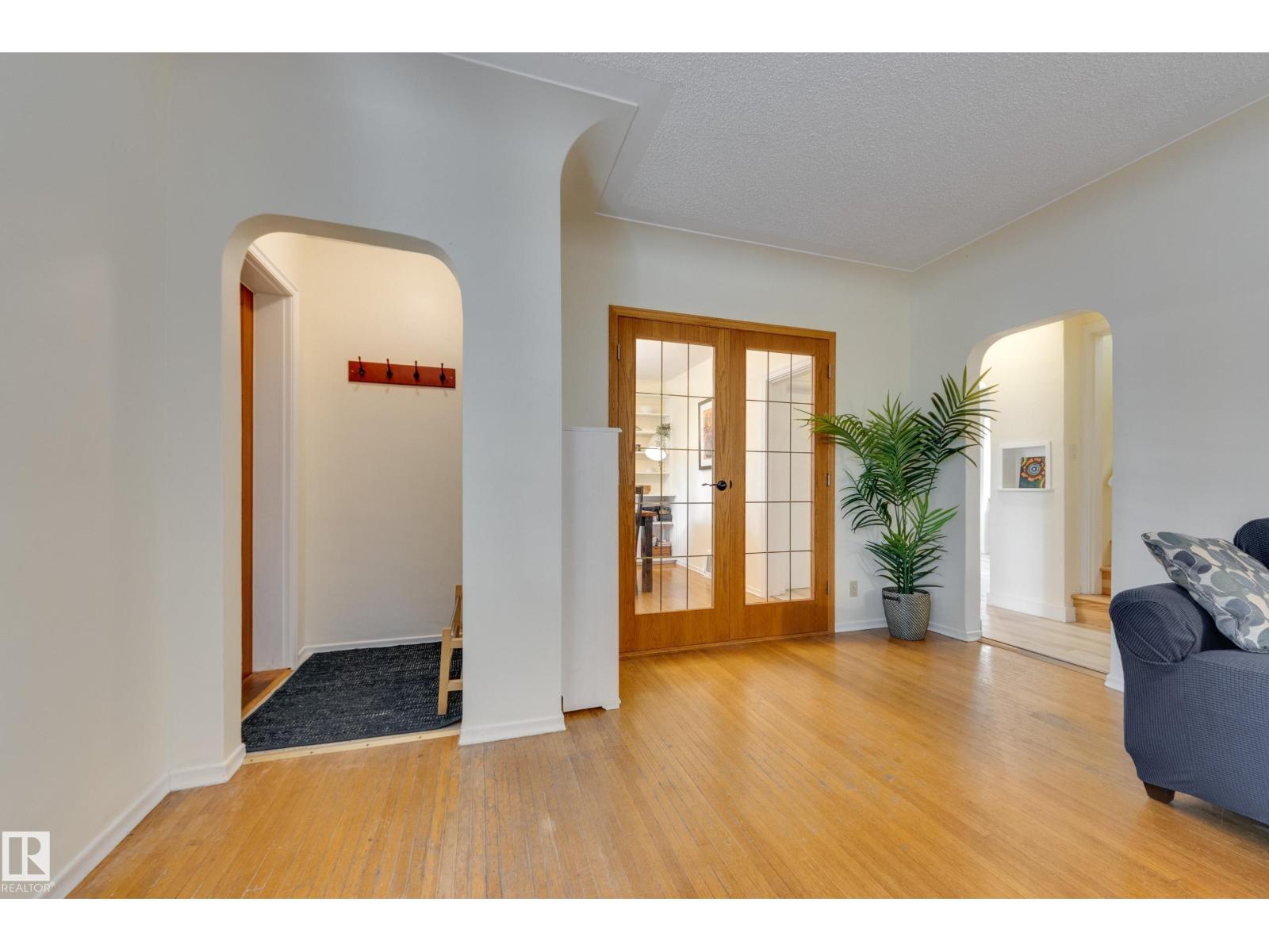 10644 65 AV NW - 4