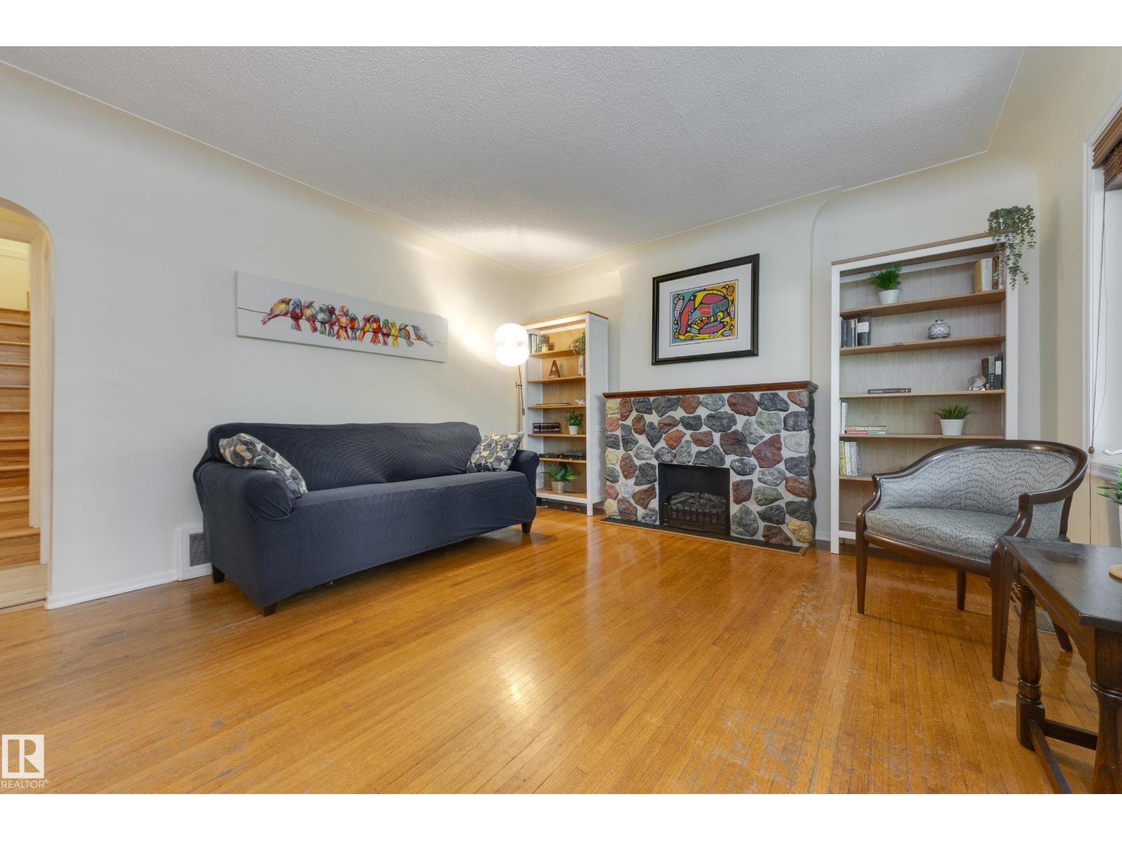 10644 65 AV NW - 6
