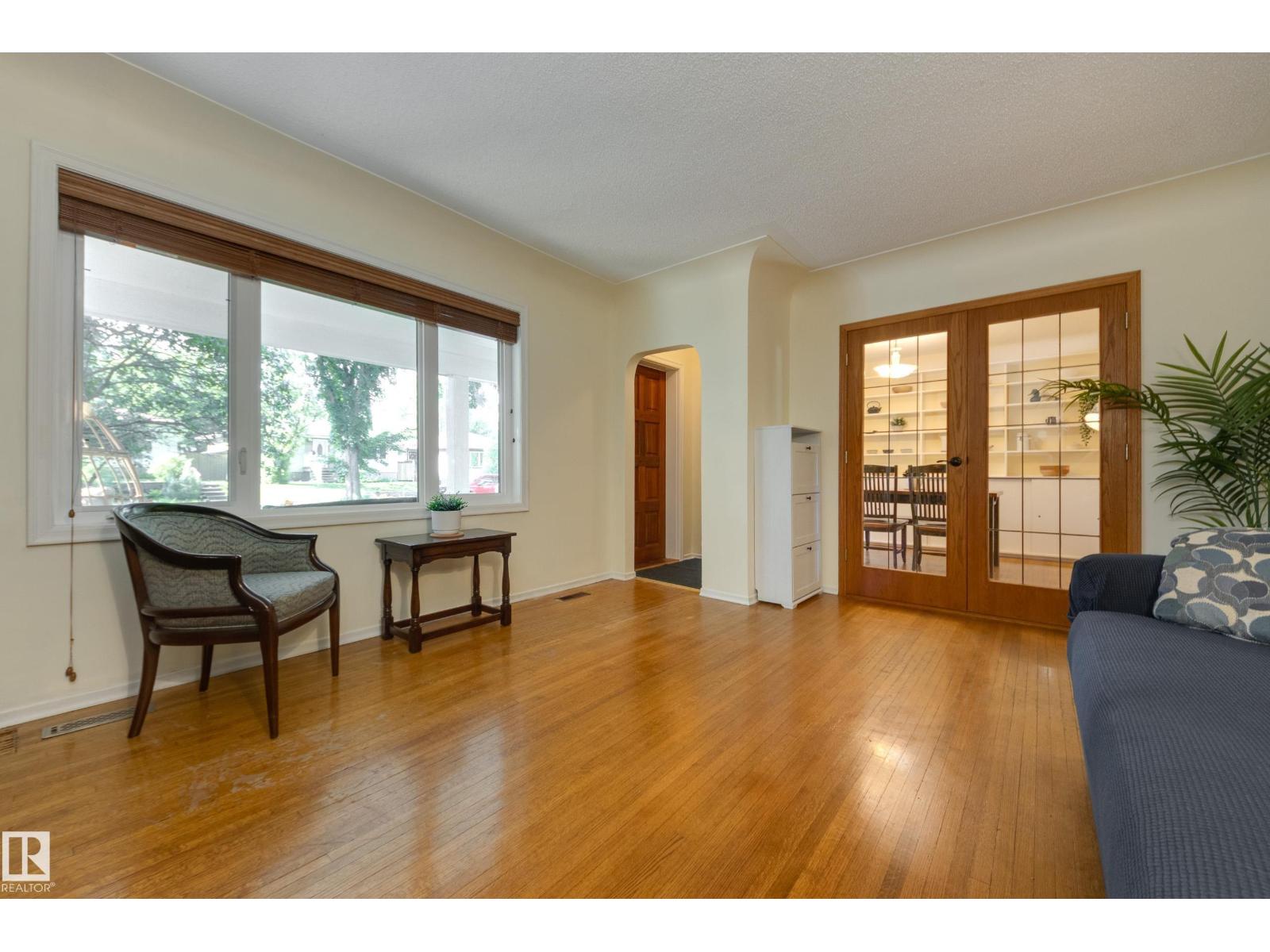 10644 65 AV NW - Image 8