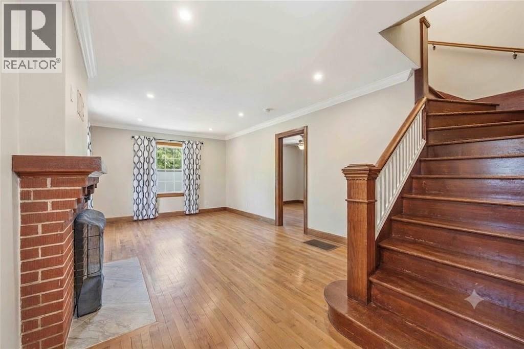 860 LONDON ROAD - 11