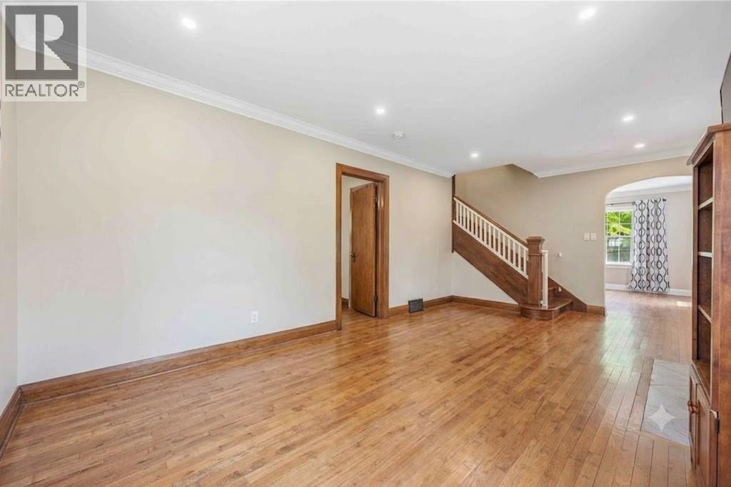 860 LONDON ROAD - 14