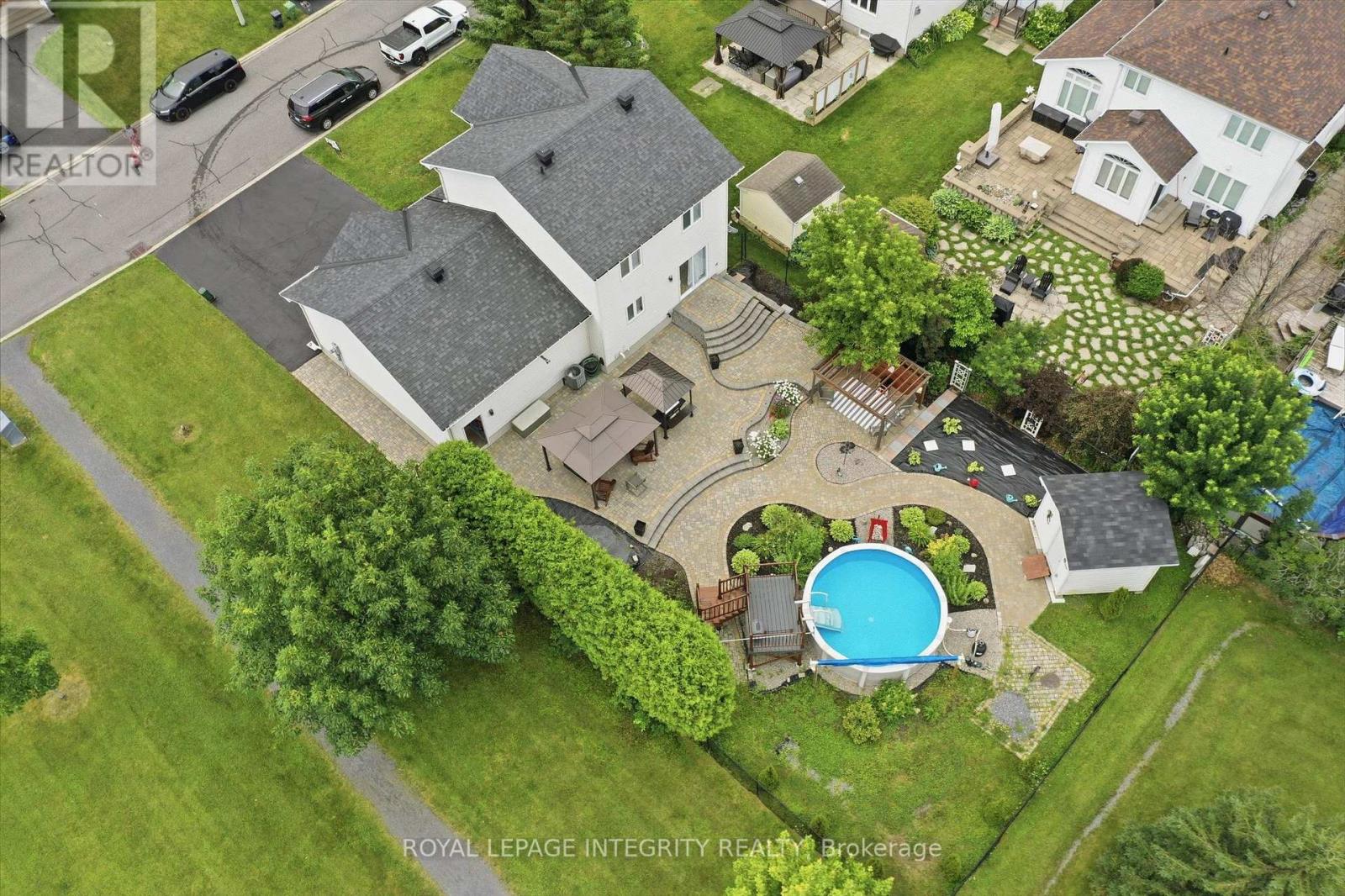 36 FRONTENAC BOULEVARD - 3