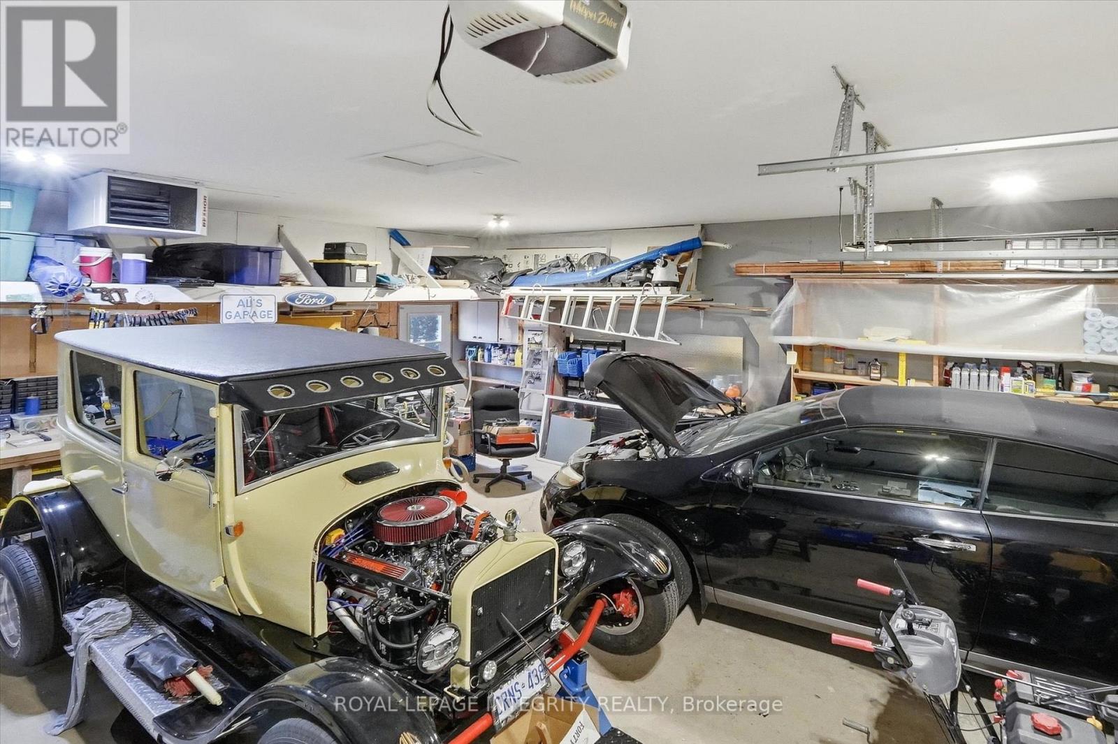 36 FRONTENAC BOULEVARD - 33