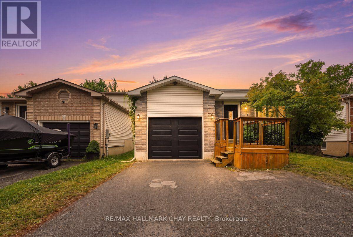 26 WHITEHORN CRESCENT - 1