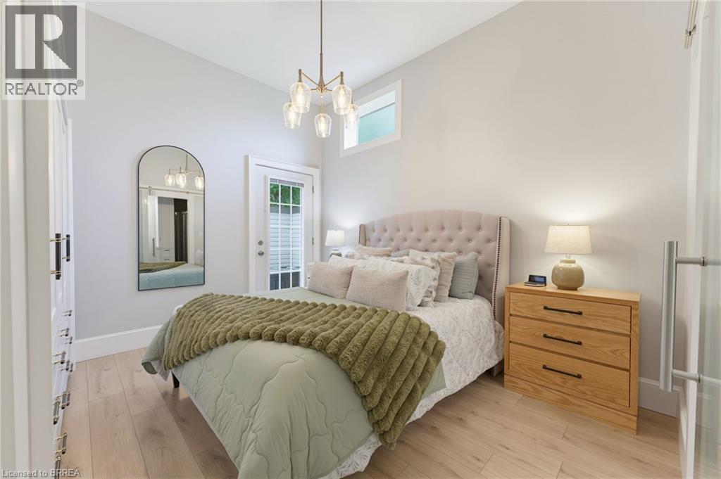 2-bedroom home for sale at 33 ELGIN Street, Brantford ON · photo 14 of 28