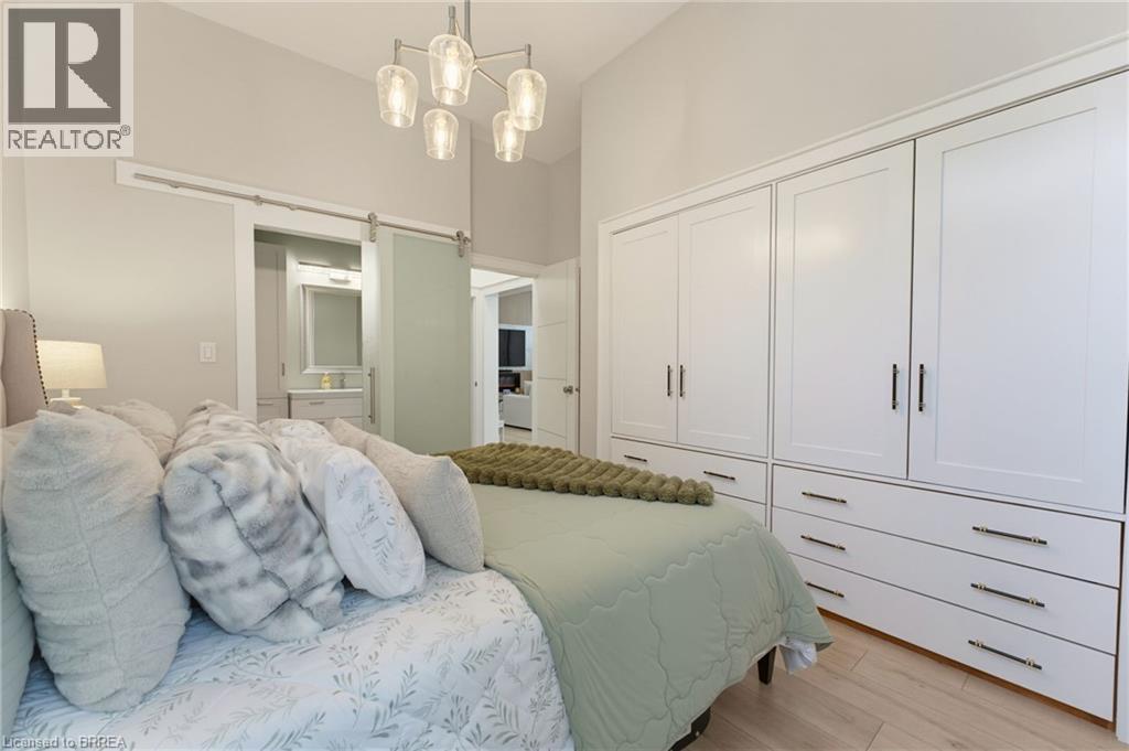 2-bedroom home for sale at 33 ELGIN Street, Brantford ON · photo 15 of 28
