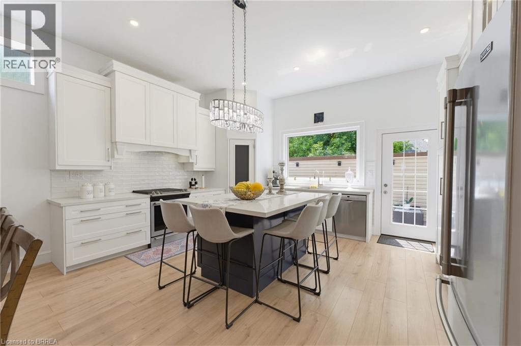 2-bedroom home for sale at 33 ELGIN Street, Brantford ON · photo 9 of 28