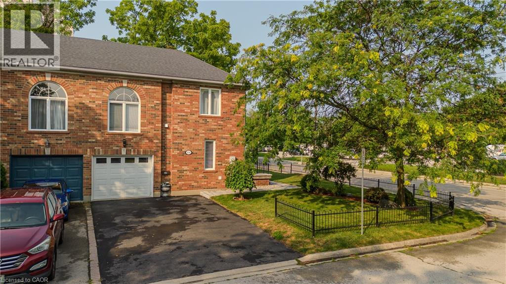 2010 GROVETREE Lane, Burlington — photo 2