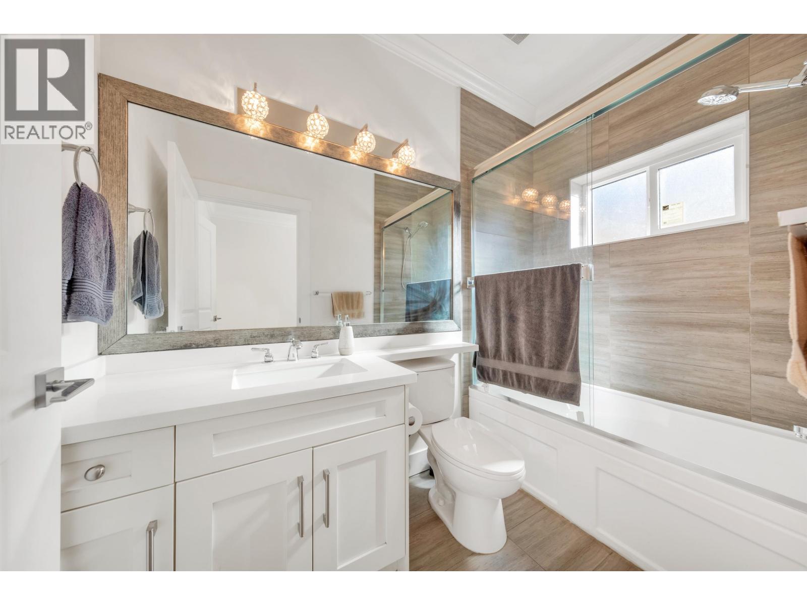 11 Bed, 7 Bath House for Sale in Vancouver – 5887 BATTISON STREET, Vancouver – MLS# R3154186 - Image 23