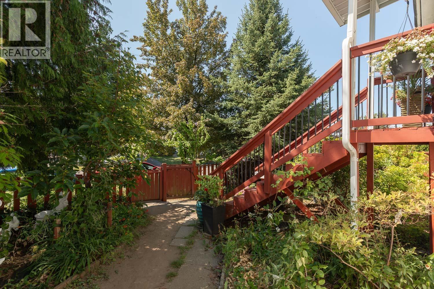 7 Bed, 4 Bath House for Sale in Vancouver – 309 E WOODSTOCK AVENUE, Vancouver – MLS# R3154209 - Image 4
