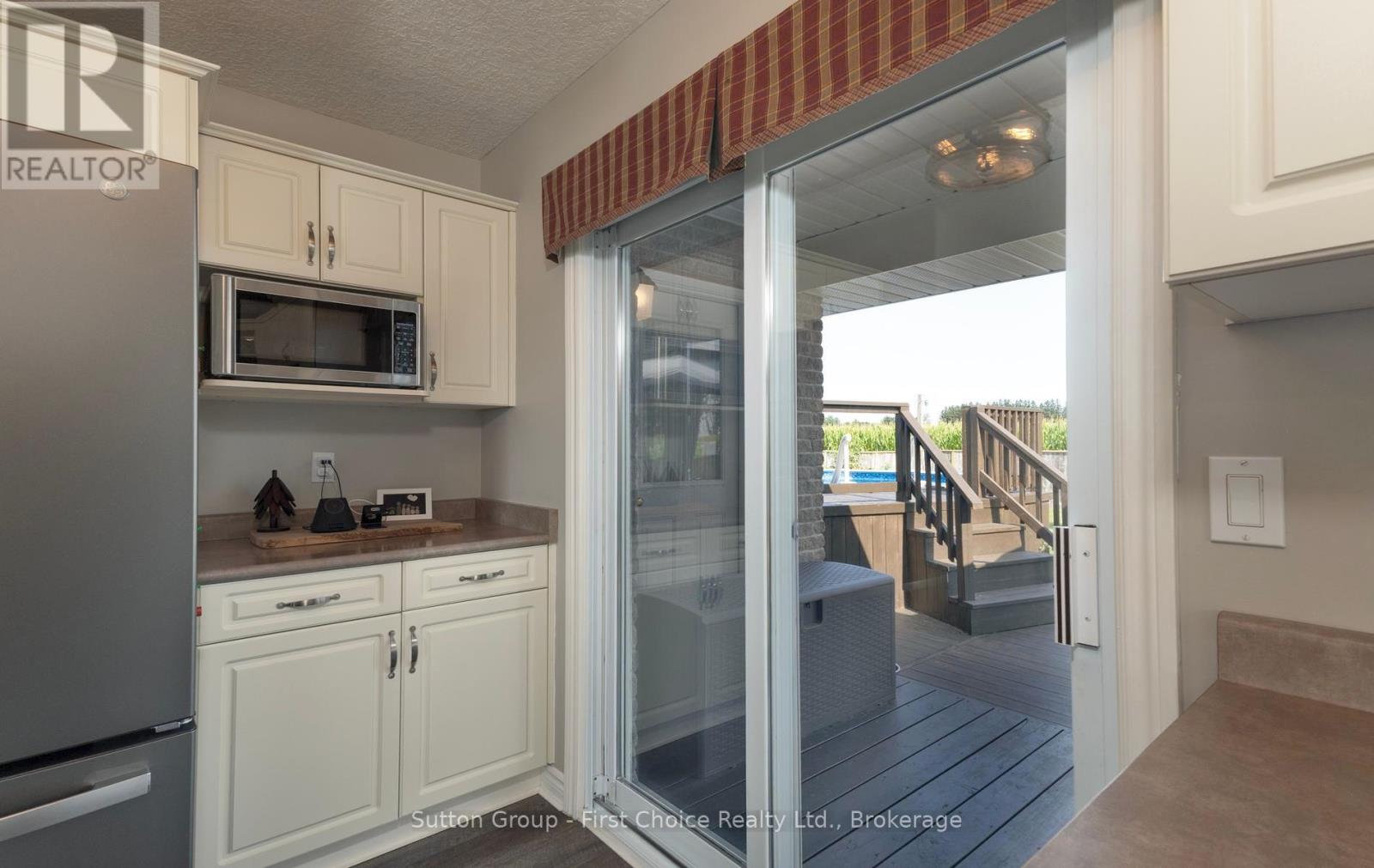 181 BENDER AVENUE - Image 14