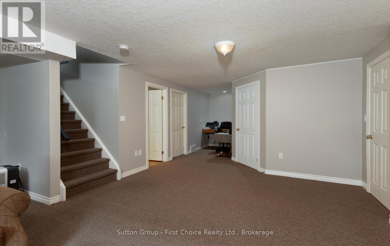 181 BENDER AVENUE - Image 25