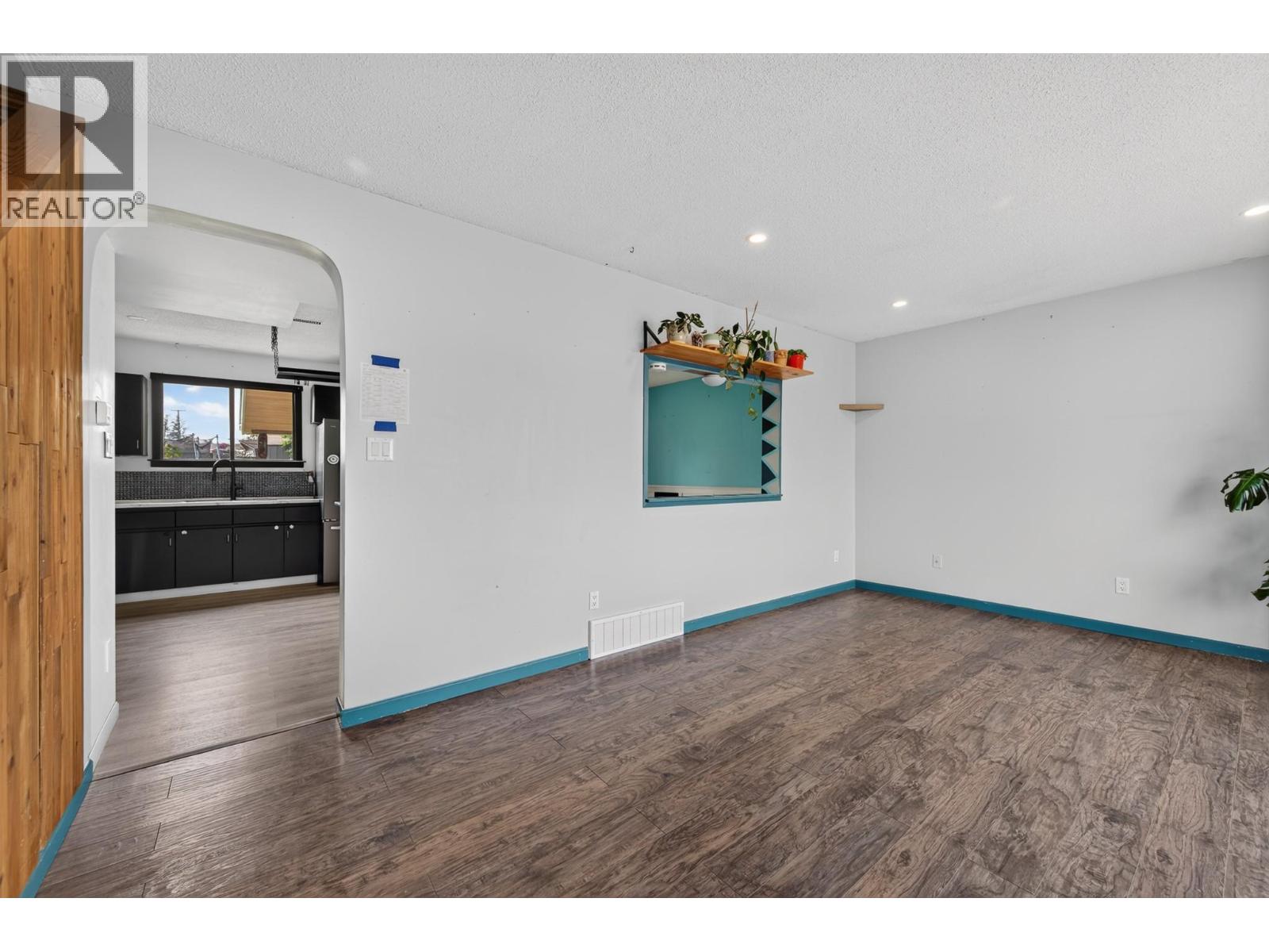 2621 Young Place - 6