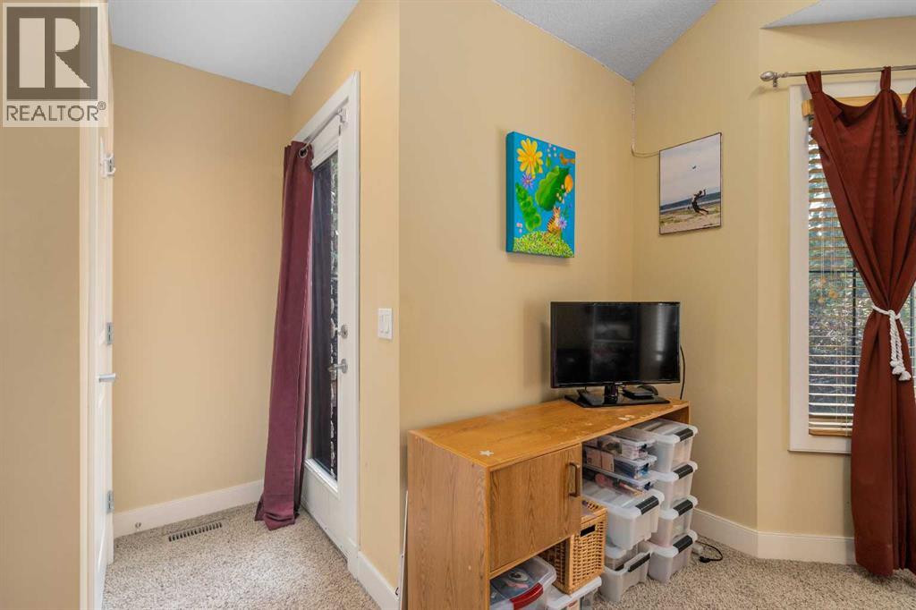 2526 3 Avenue NW - Image 17