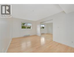 301 1694 Cedar Hill Cross Rd, Saanich, BC V8P2P7 Photo 13