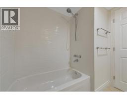 301 1694 Cedar Hill Cross Rd, Saanich, BC V8P2P7 Photo 20