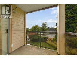 301 1694 Cedar Hill Cross Rd, Saanich, BC V8P2P7 Photo 25