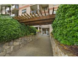 301 1694 Cedar Hill Cross Rd, Saanich, BC V8P2P7 Photo 27