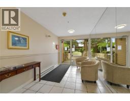 301 1694 Cedar Hill Cross Rd, Saanich, BC V8P2P7 Photo 28