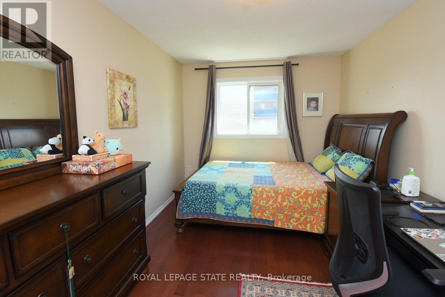57 TOWNMANSION DRIVE - 24