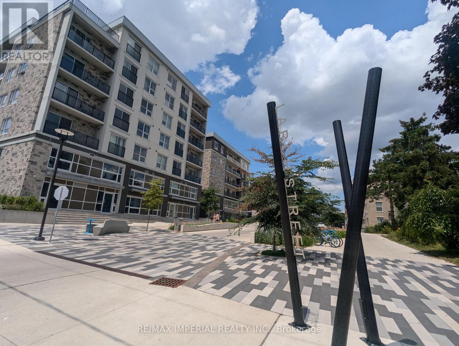 B610 - 275 LARCH STREET — photo 2
