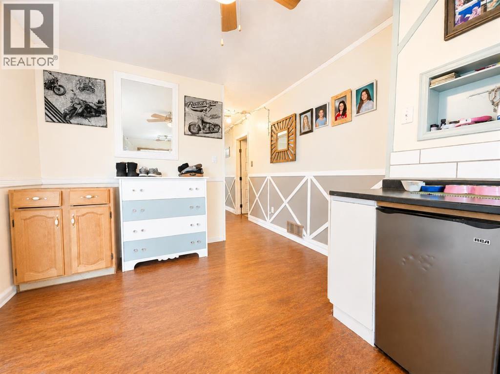 4631 50 Street - Image 6